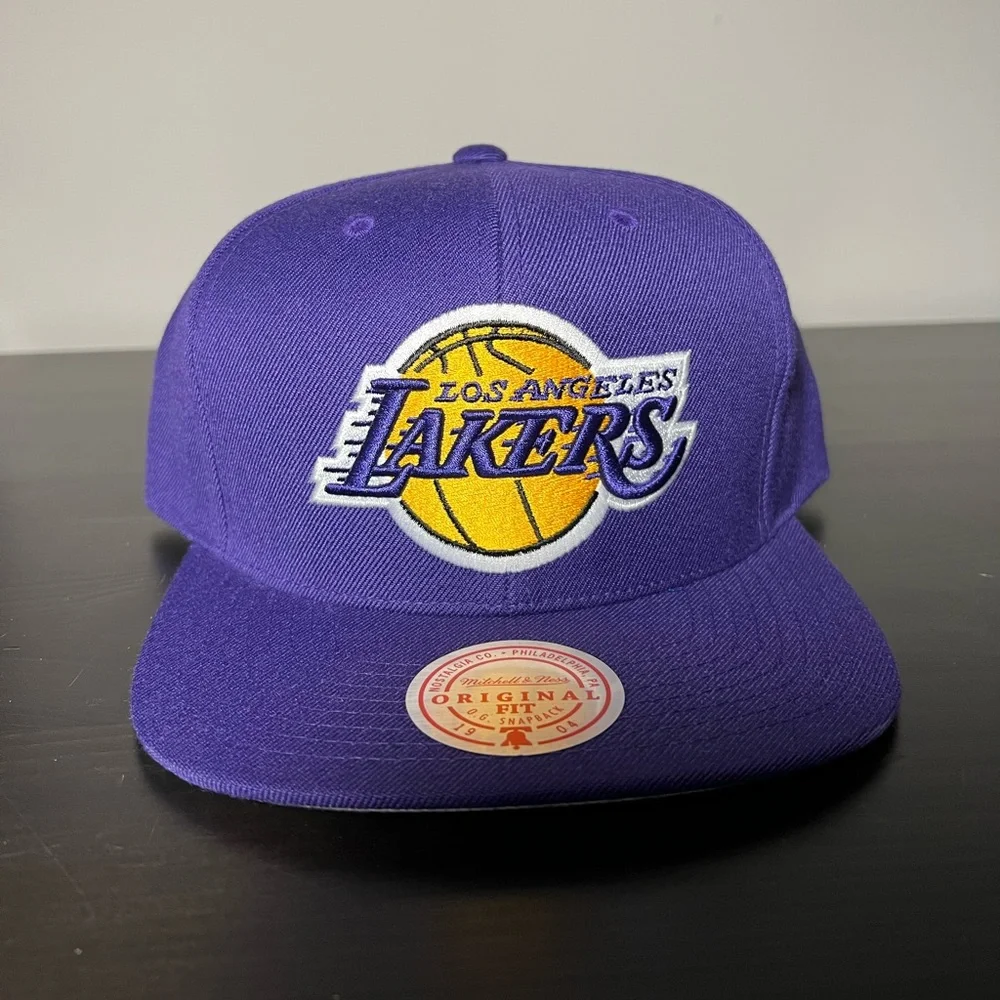 Lakers SnapBack Hat NWT - Picture 1 of 6